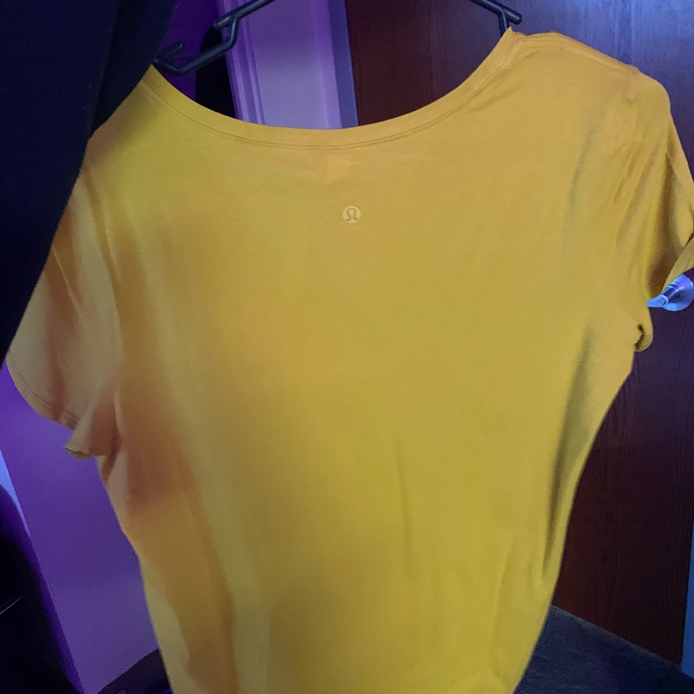 Size 6 lululemon workout tshirt